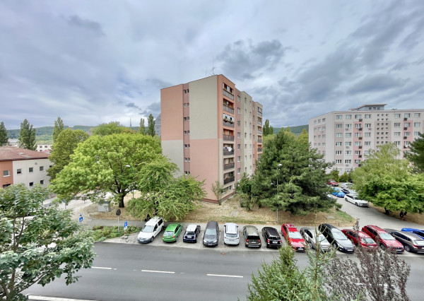 Priestranný 1i byt s možnosťou úpravy na 2-izbový Nobelova