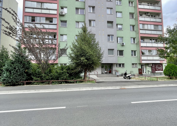 Priestranný 1i byt s možnosťou úpravy na 2-izbový Nobelova
