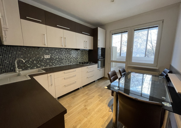 Prenájom 3 izbového bytu vo vyhľadávanej lokalite Petržalka