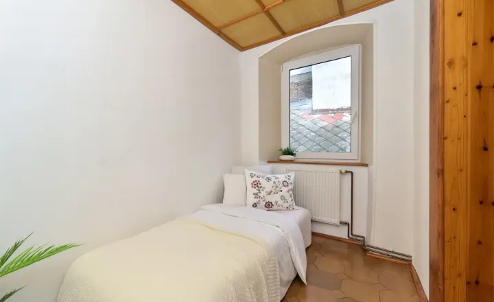 MARLICK PROPERTY- 3IZBOVÝ BYT - 65m2- OBCHODNÁ -STARÉ MESTO - fotografia 1