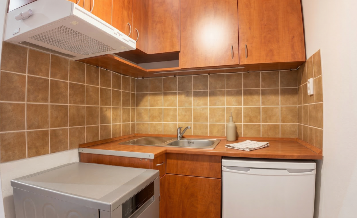 PREDANÉ-PREDAJ- 1 IZBOVÝ BYT 33,35m2-RAČIANSKÁ- BRATISLAVA - fotografia 1
