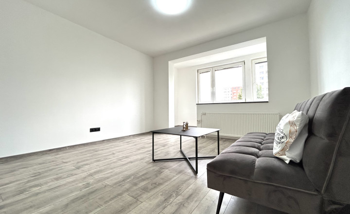 NA PREDAJ- 1-IZBOVÝ BYT  32,6 m²- KOMPLETNE ZREKONŠTUOVANÝ -ROVNIANKOVÁ-PETRŽÁLKA - fotografia 4