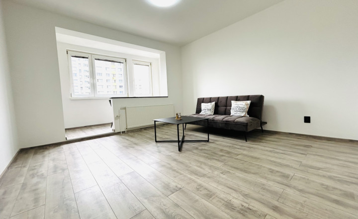 NA PREDAJ- 1-IZBOVÝ BYT  32,6 m²- KOMPLETNE ZREKONŠTUOVANÝ -ROVNIANKOVÁ-PETRŽÁLKA - fotografia 5