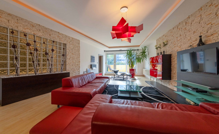 116 m² priestoru v Ružinove + zimná záhrada, garáž, 30 m² sklad - fotografia 9