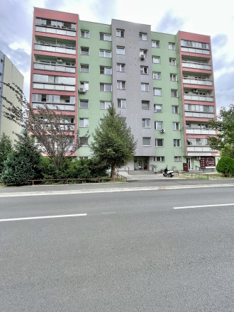 Priestranný 1i byt s možnosťou úpravy na 2-izbový Nobelova - fotografia 4