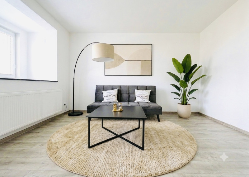 NA PREDAJ- 1-IZBOVÝ BYT  32,6 m²- KOMPLETNE ZREKONŠTUOVANÝ -ROVNIANKOVÁ-PETRŽÁLKA
