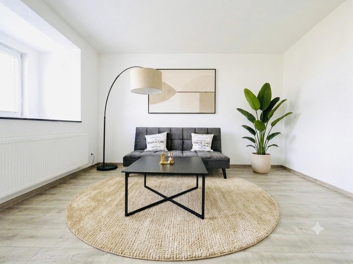 NA PREDAJ- 1-IZBOVÝ BYT  32,6 m²- KOMPLETNE ZREKONŠTUOVANÝ -ROVNIANKOVÁ-PETRŽÁLKA