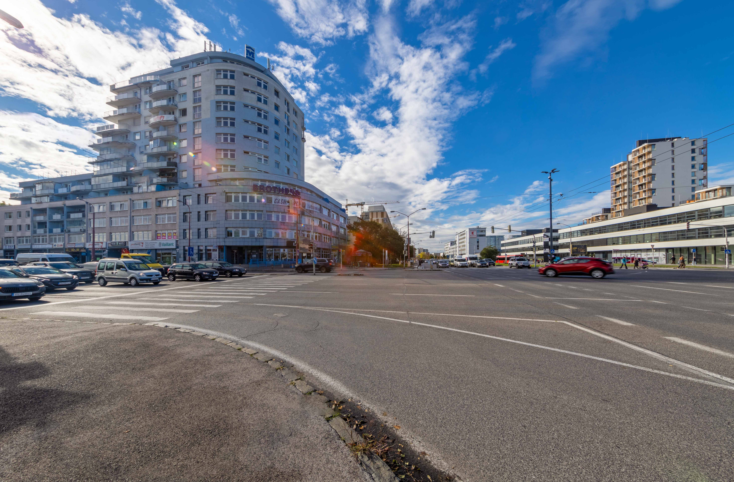 116 m² priestoru v Ružinove + zimná záhrada, garáž, 30 m² sklad